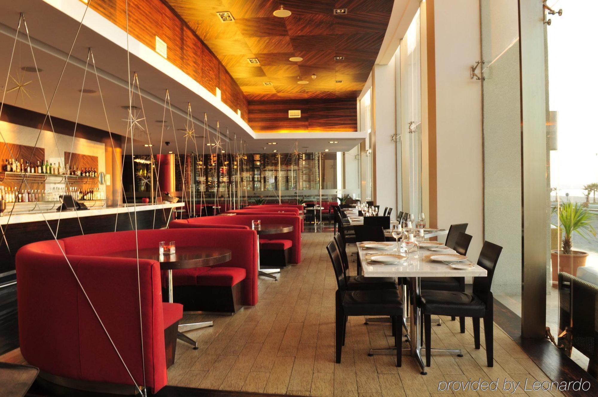 Enjoy Coquimbo 호텔 레스토랑 사진 The interior of the restaurant