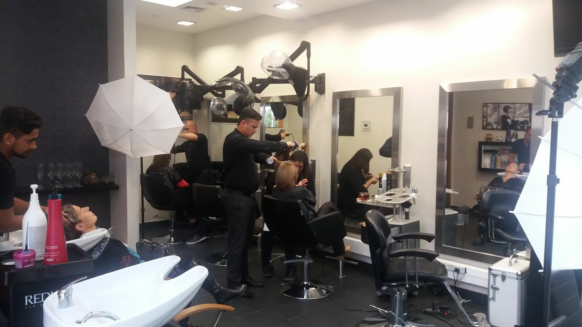 Enjoy Coquimbo 호텔 외부 사진 A hair salon in Paris, France