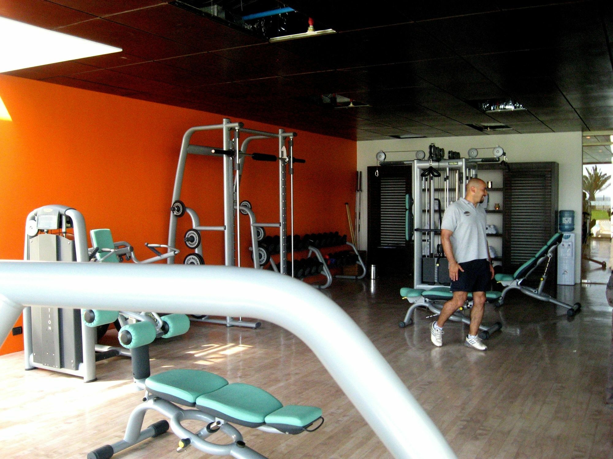 Enjoy Coquimbo 호텔 외부 사진 A gym in a hotel