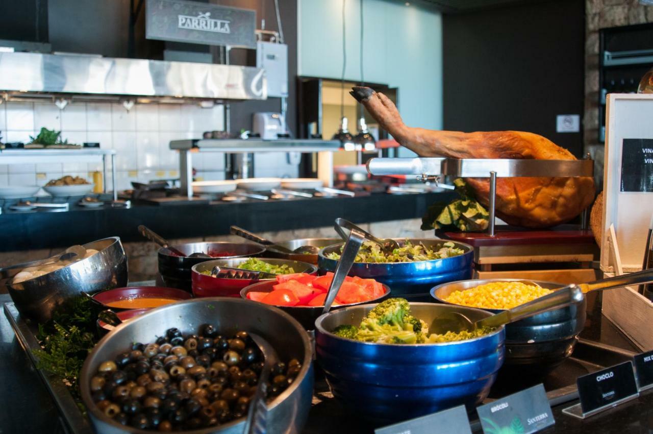 Enjoy Coquimbo 호텔 외부 사진 A salad bar