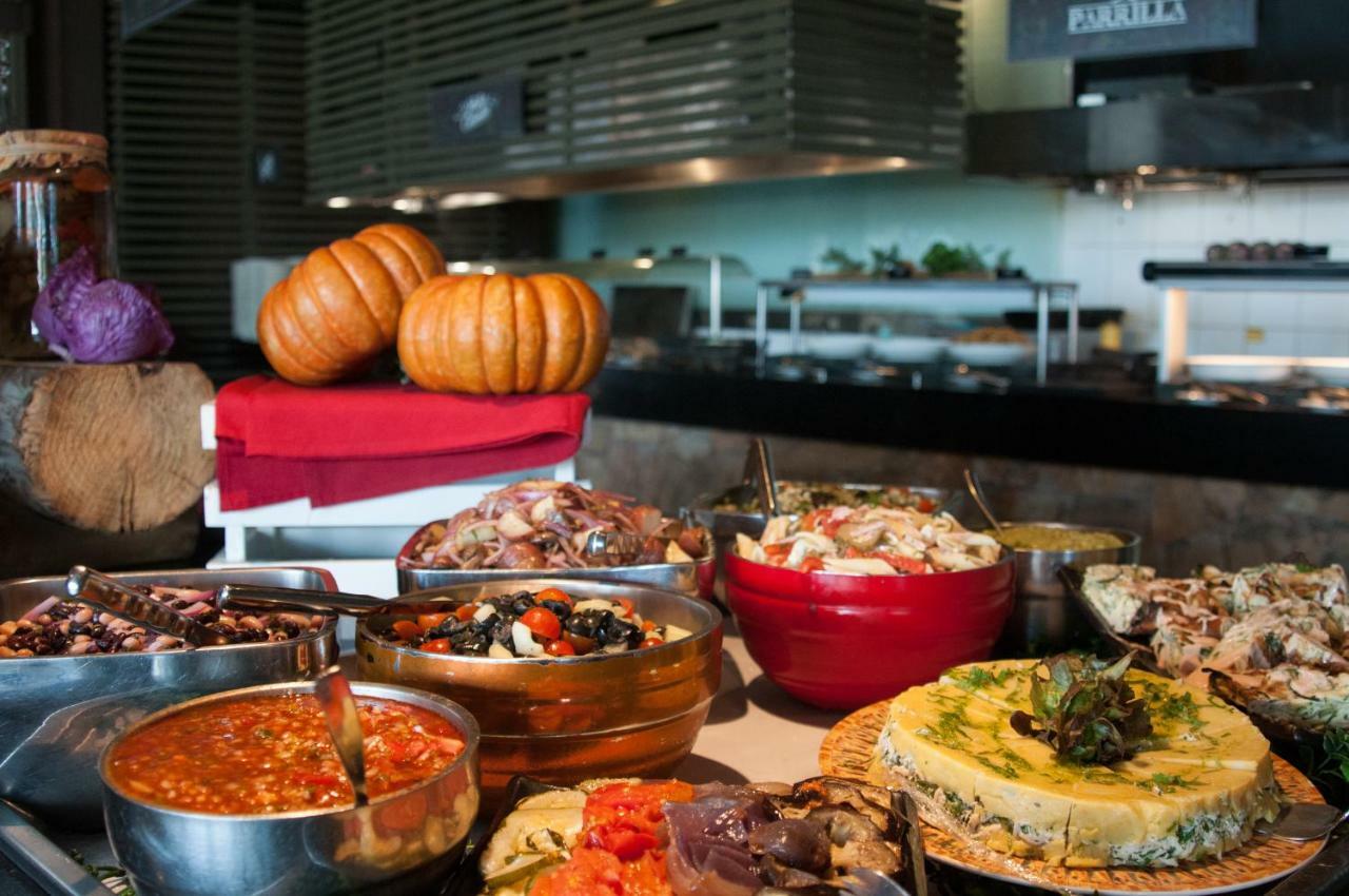 Enjoy Coquimbo 호텔 외부 사진 A buffet at a restaurant